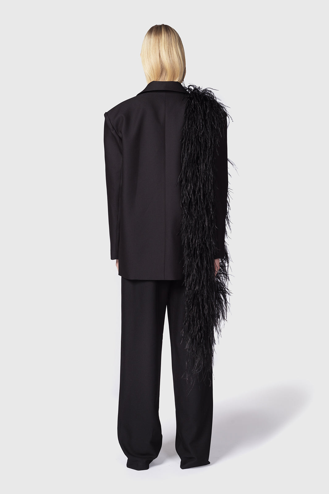 Elvin-giacca-oversize-doppiopetto-nero-in-satin-Twentyfourhaitch_1_2.jpg