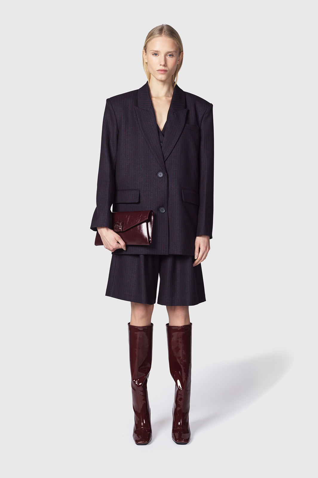 Olviane-gilet-oversize-monopetto-blu-in-gessato-Twentyfourhaitch_1_1_acae060f-9001-48a7-a0ca-f80f081aef36.jpg