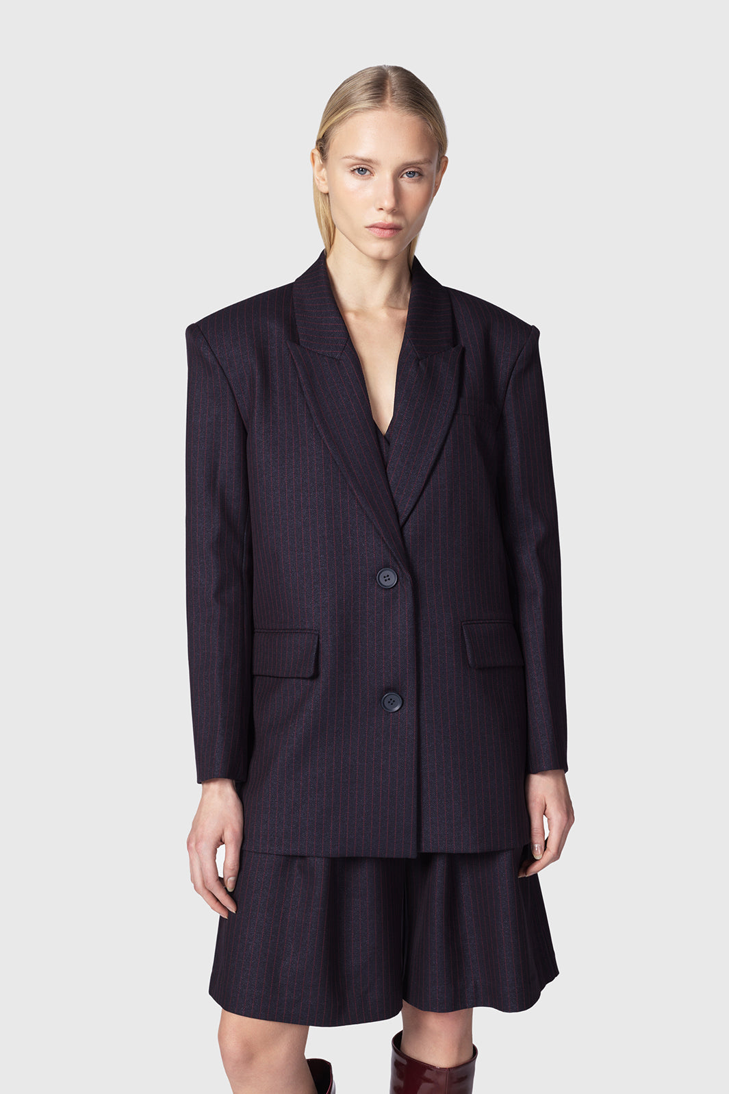 Olviane-gilet-oversize-monopetto-blu-in-gessato-Twentyfourhaitch_1_3.jpg