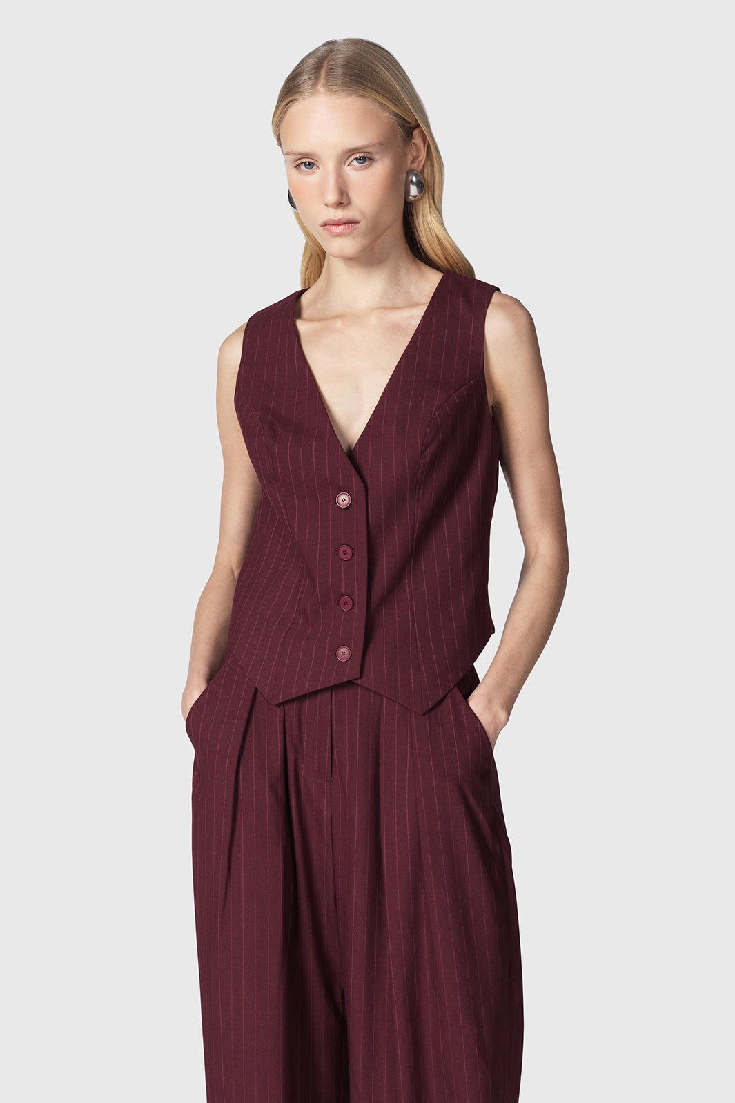 Plovra-gilet-bordeaux-in-gessato-Twentyfourhaitch_1.jpg