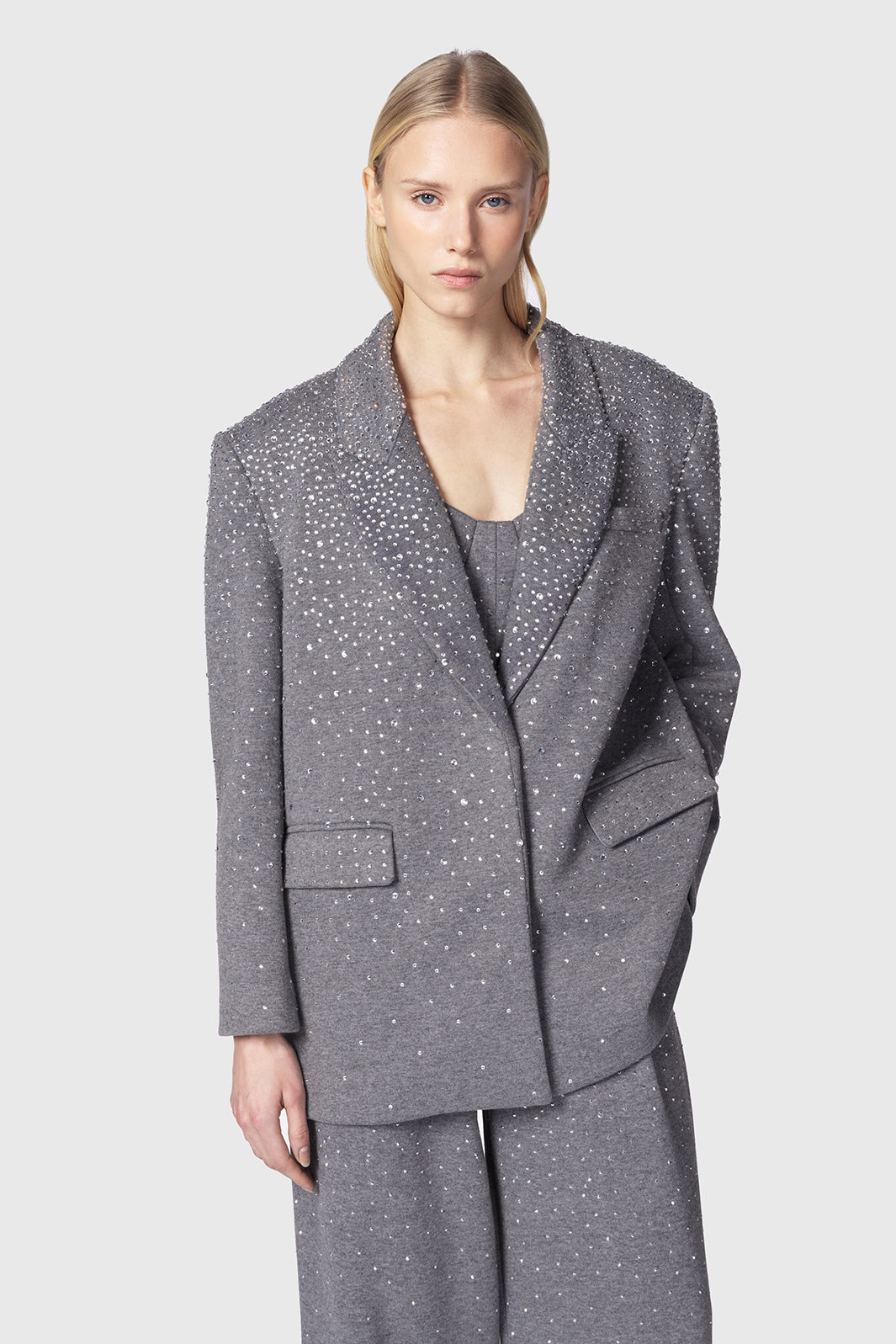 Quira-giacca-over-oversize-grigio-in-flanella-con-strass-Twentyfourhaitch_1_3.jpg