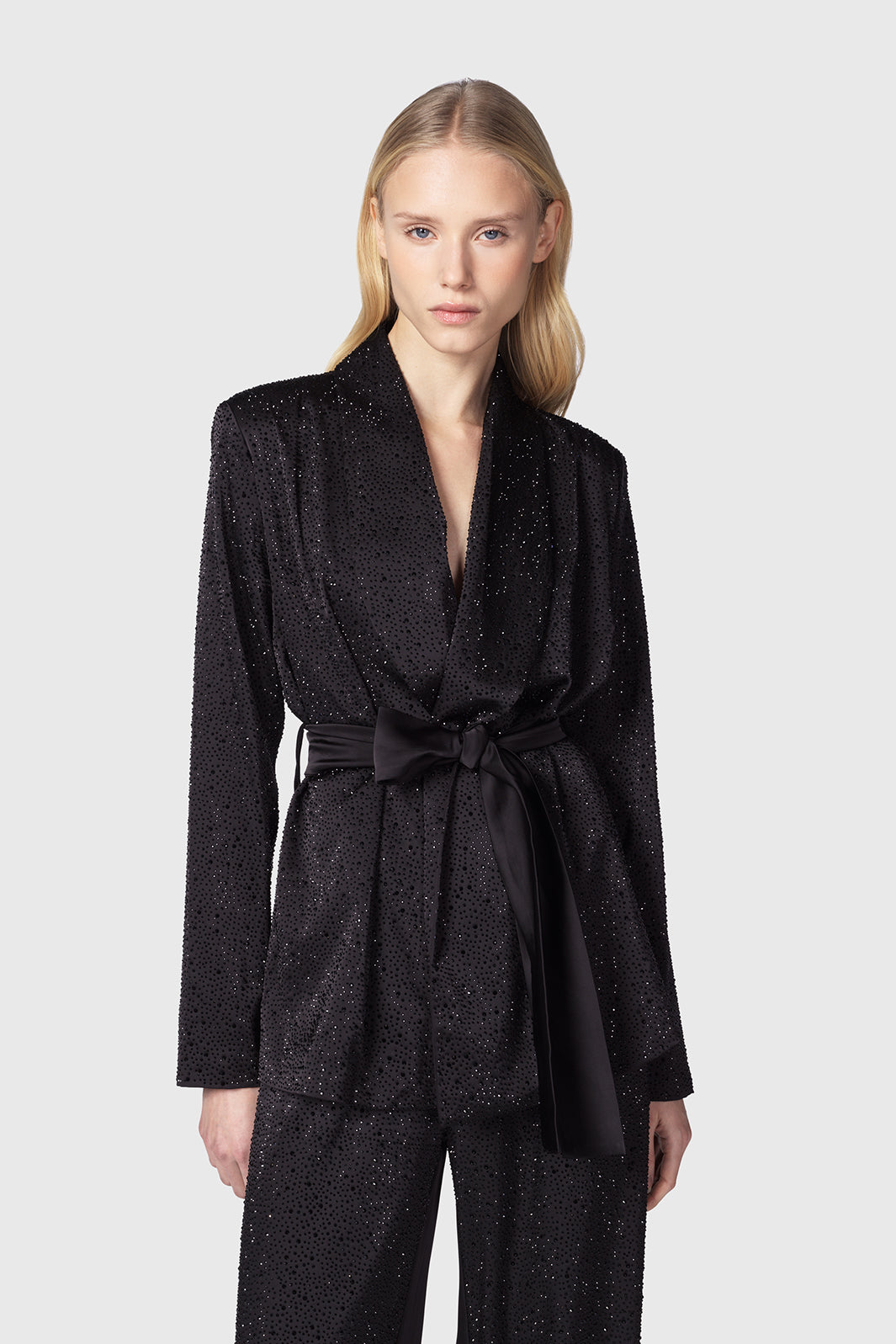 Vortea-giacca-nero-in-satin-con-strass-Twentyfourhaitch_1_1.jpg