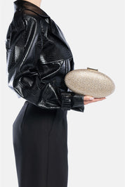 Indare – clutch oro | TWENTYFOURHAITCH – indossata dalla modella