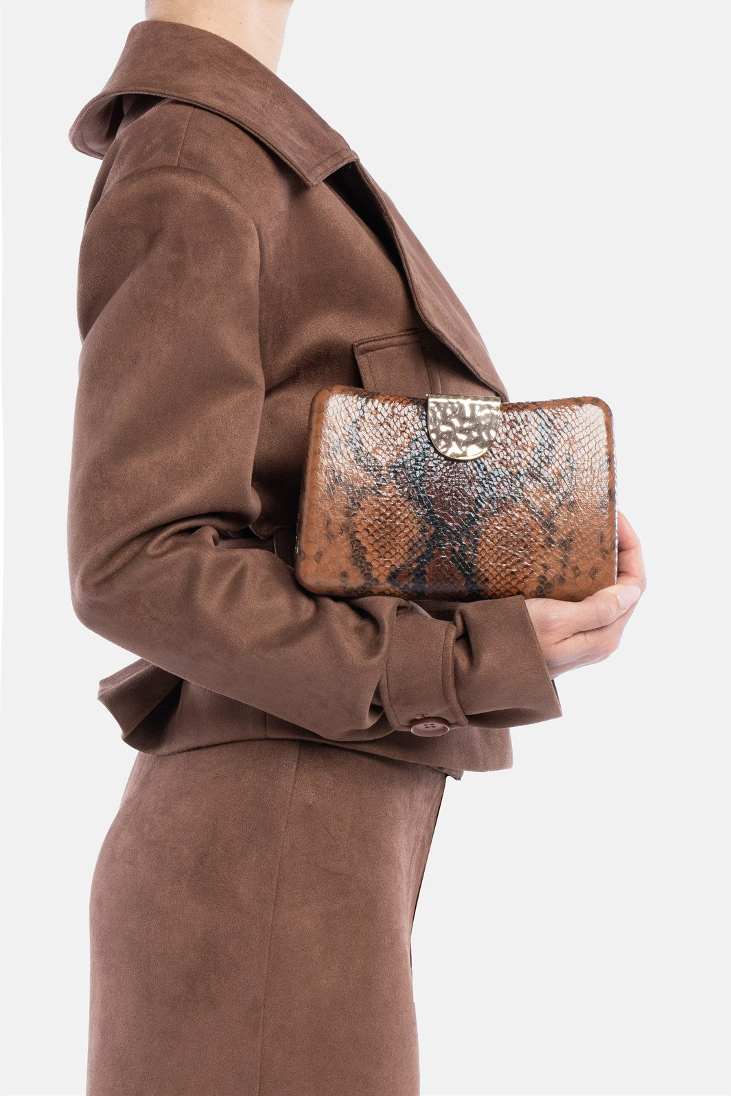 Oleria – clutch naturale | TWENTYFOURHAITCH – indossata dalla modella