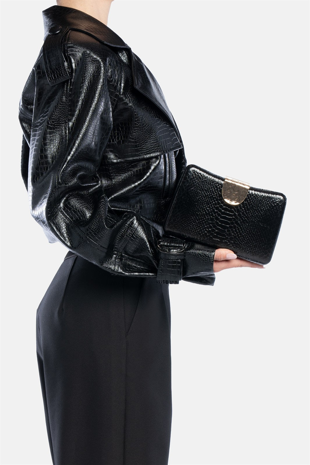 Oleria – clutch nera | TWENTYFOURHAITCH – indossata dalla modella
