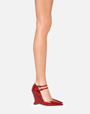 Iska – décolleté rosso | TWENTYFOURHAITCH – indossata dalla modella