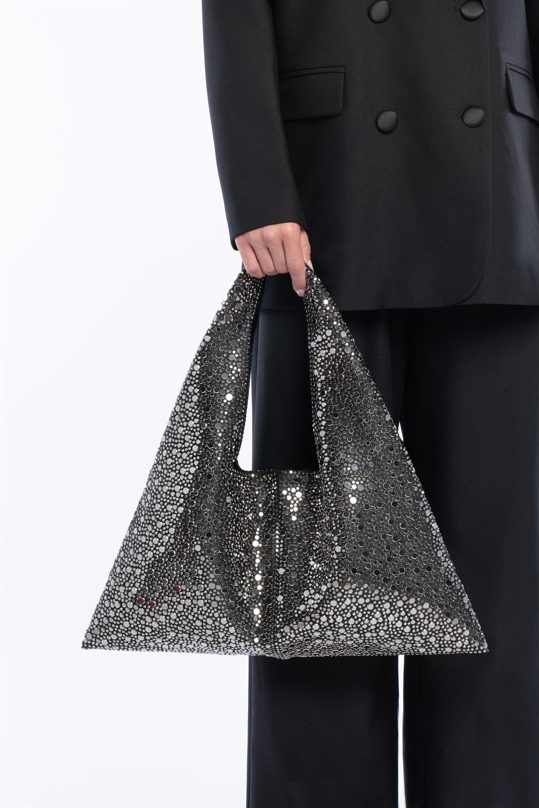 Fenix – maxi bag ematite | TWENTYFOURHAITCH – indossata dalla modella