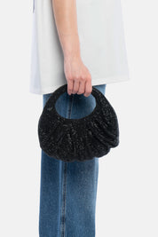 Mini handbag joan nera, portata a mano dalla modella. TWENTYFOURHAITCH.