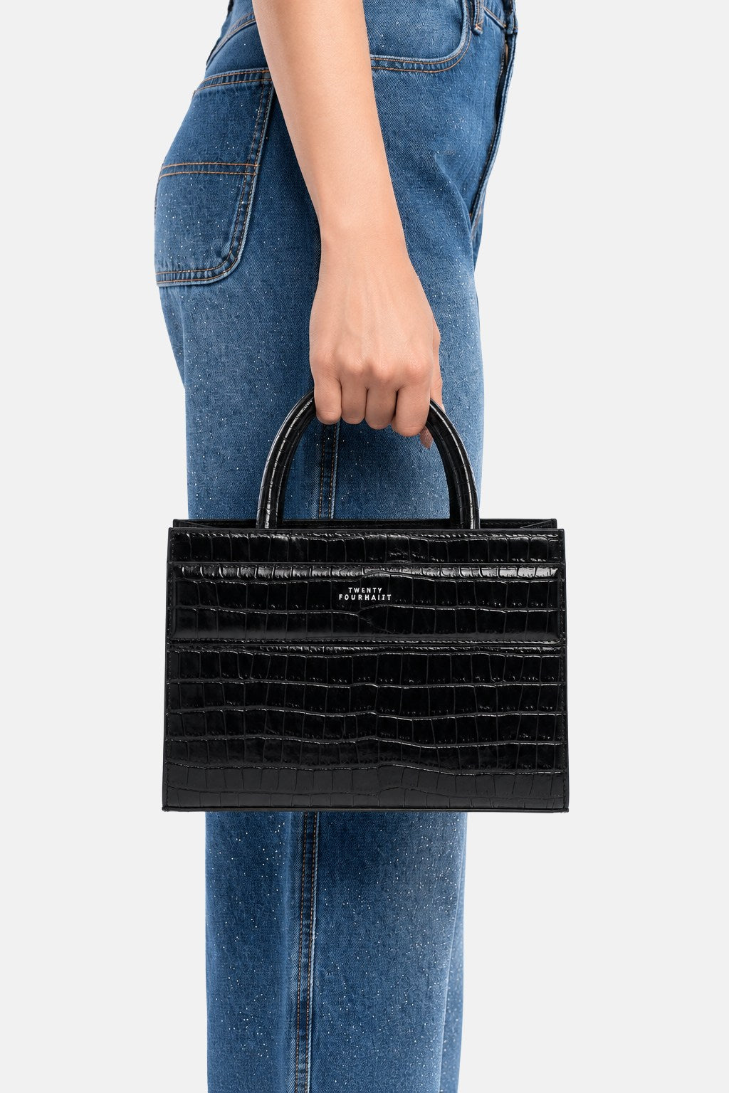 Serane – mini tote bag nera croco | TWENTYFOURHAITCH – indossata dalla modella