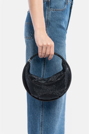 Moon Bag – handbag nera | TWENTYFOURHAITCH – indossata dalla modella