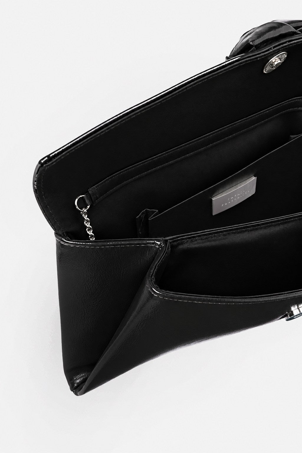 Larken – pochette nera in vernice | TWENTYFOURHAITCH – dettaglio