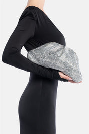 Mirach – pochette argento | TWENTYFOURHAITCH – indossata dalla modella