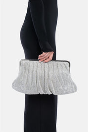Zevara – pochette argento | TWENTYFOURHAITCH – indossata dalla modella
