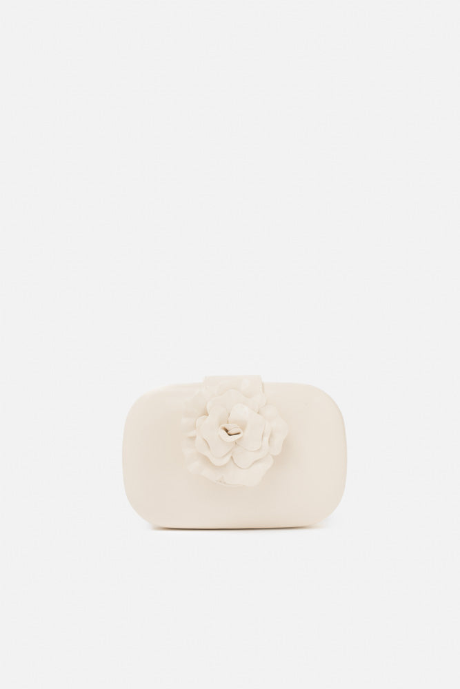 simius-crema-pochette-rigida-con-fiore-in-vernice-twentyfourhaitch__1.jpg