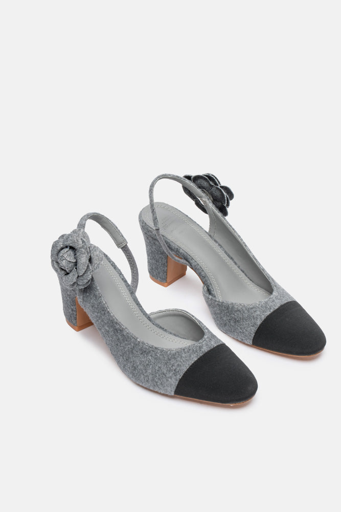 Kriva – slingback grigio nero | TWENTYFOURHAITCH – vista tre quarti