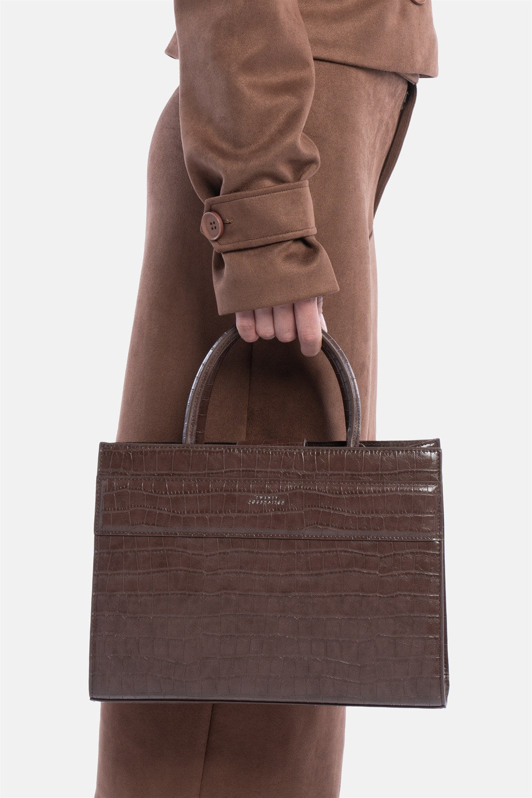 Serane – tote bag marrone croco | TWENTYFOURHAITCH – indossata dalla modella