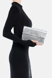 Vega Pixel – pochette argento | TWENTYFOURHAITCH – indossata dalla modella
